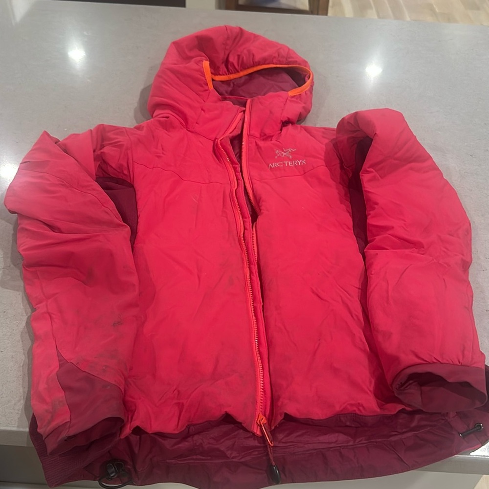 Arcteryx atom hoody. Used size small. 
Red/pinkish